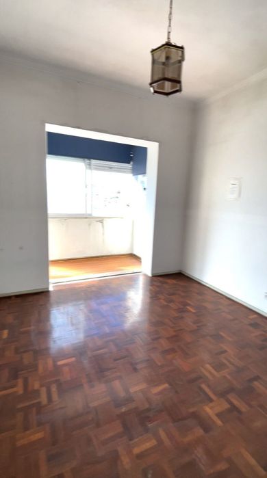 Apartamento T2 para Remodelar Cova da Piedade