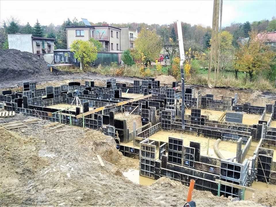 Wynajem szalunków. Szalunki fundamentowe, ścienne, słupowe i stropowe