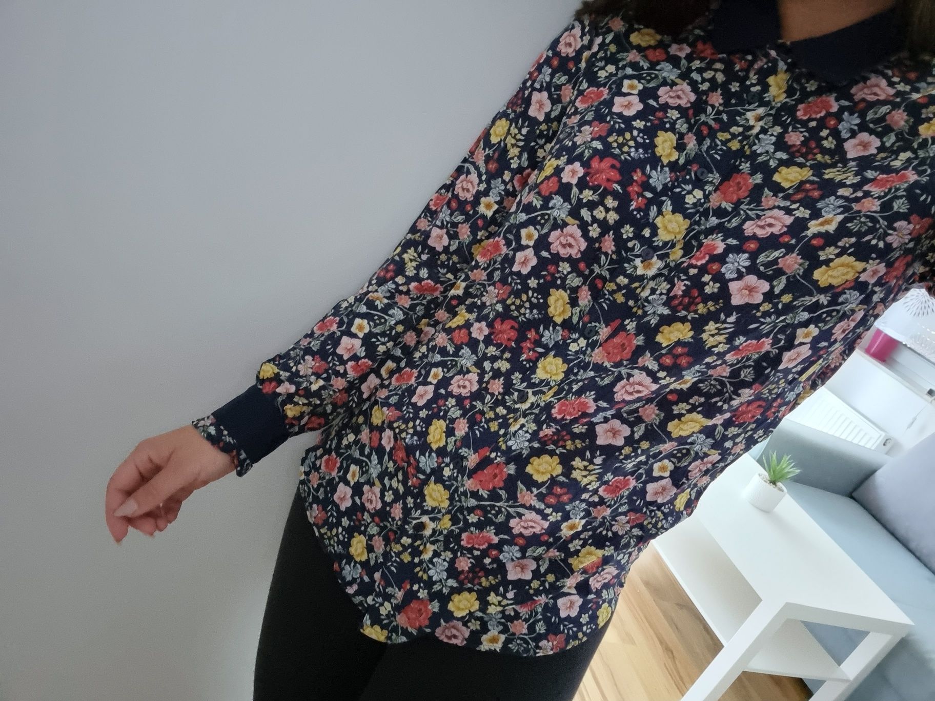 Granatowa koszula w kwiatki Orsay r. S