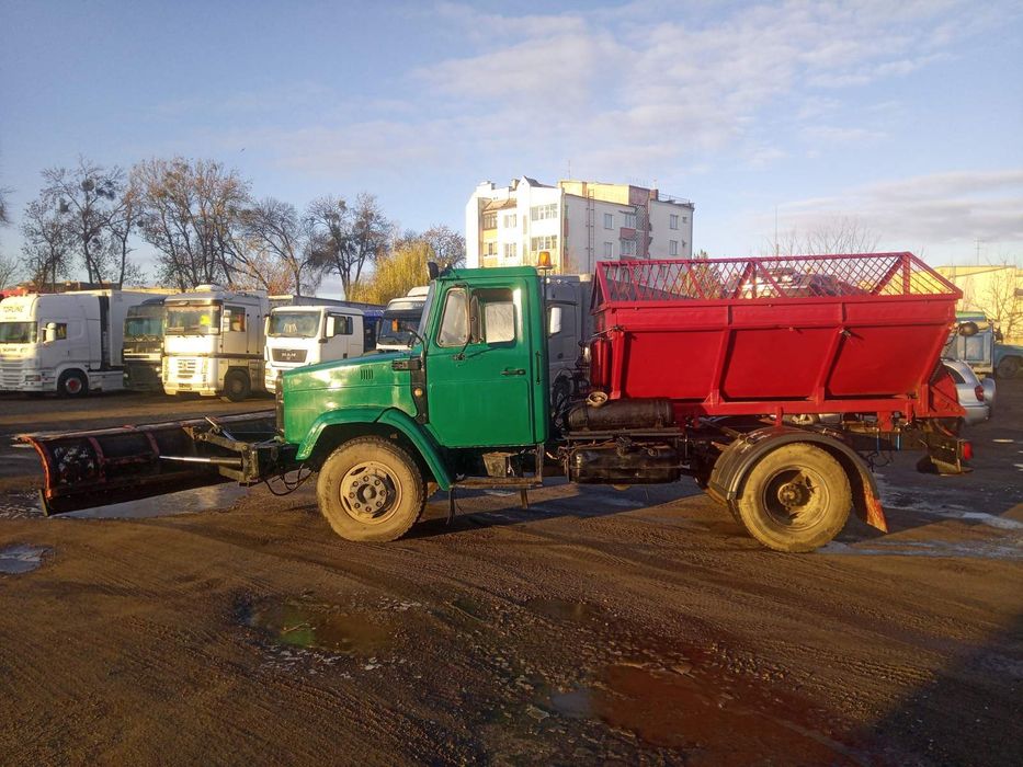КДМ Зил 4331 піскорозкидач з відвалом