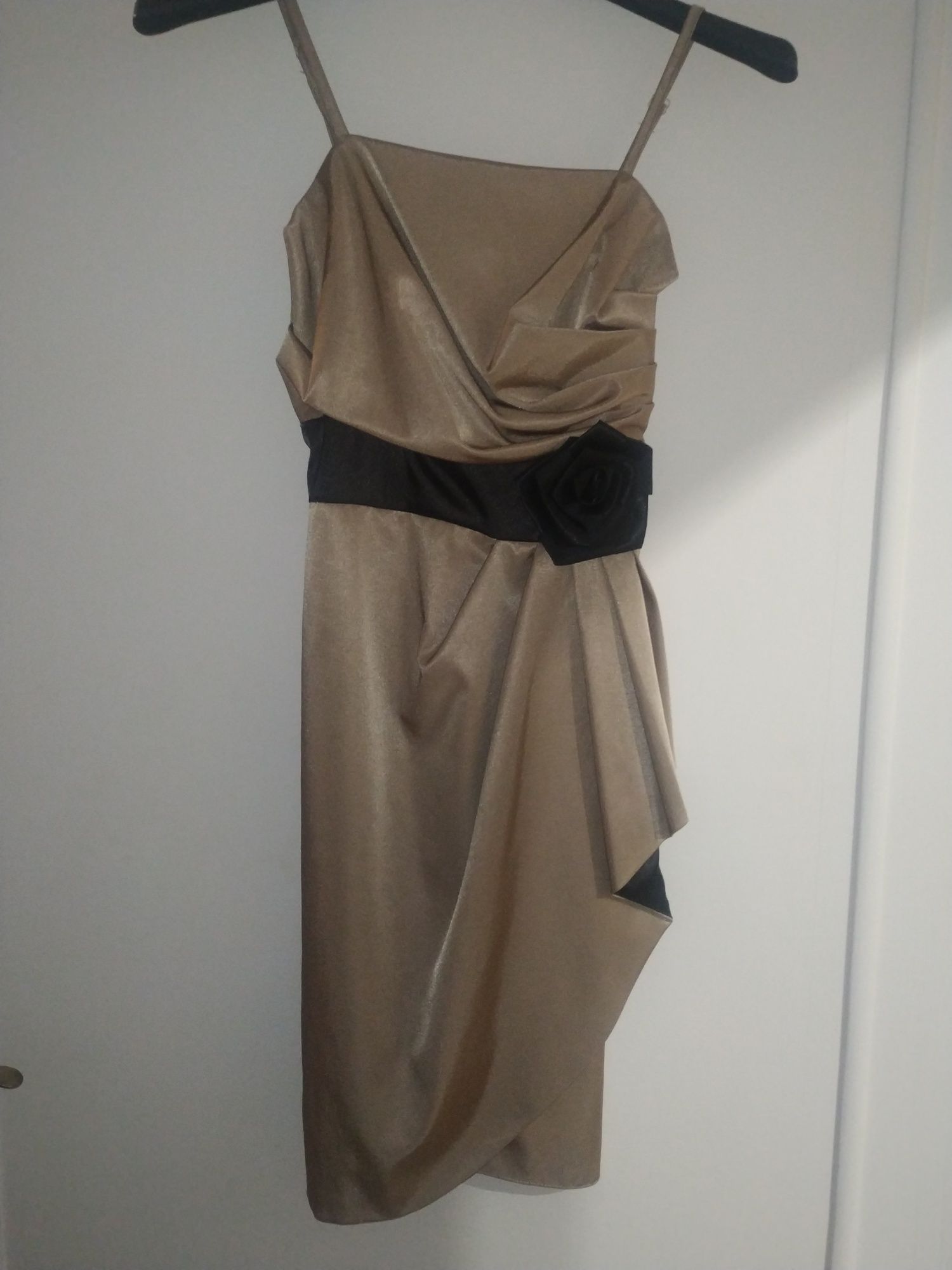 Damska sukienka musztardowy elegancka