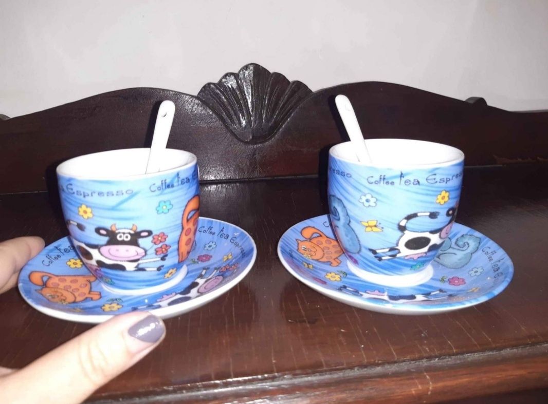 Serviço de 2 chávenas de café com desenho de animais