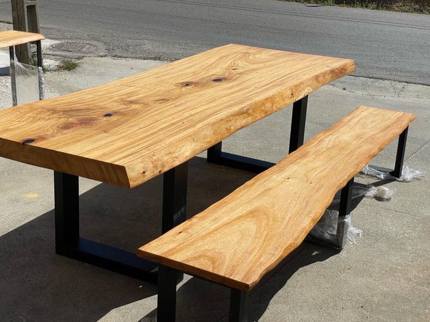 Mesas em madeira maciça