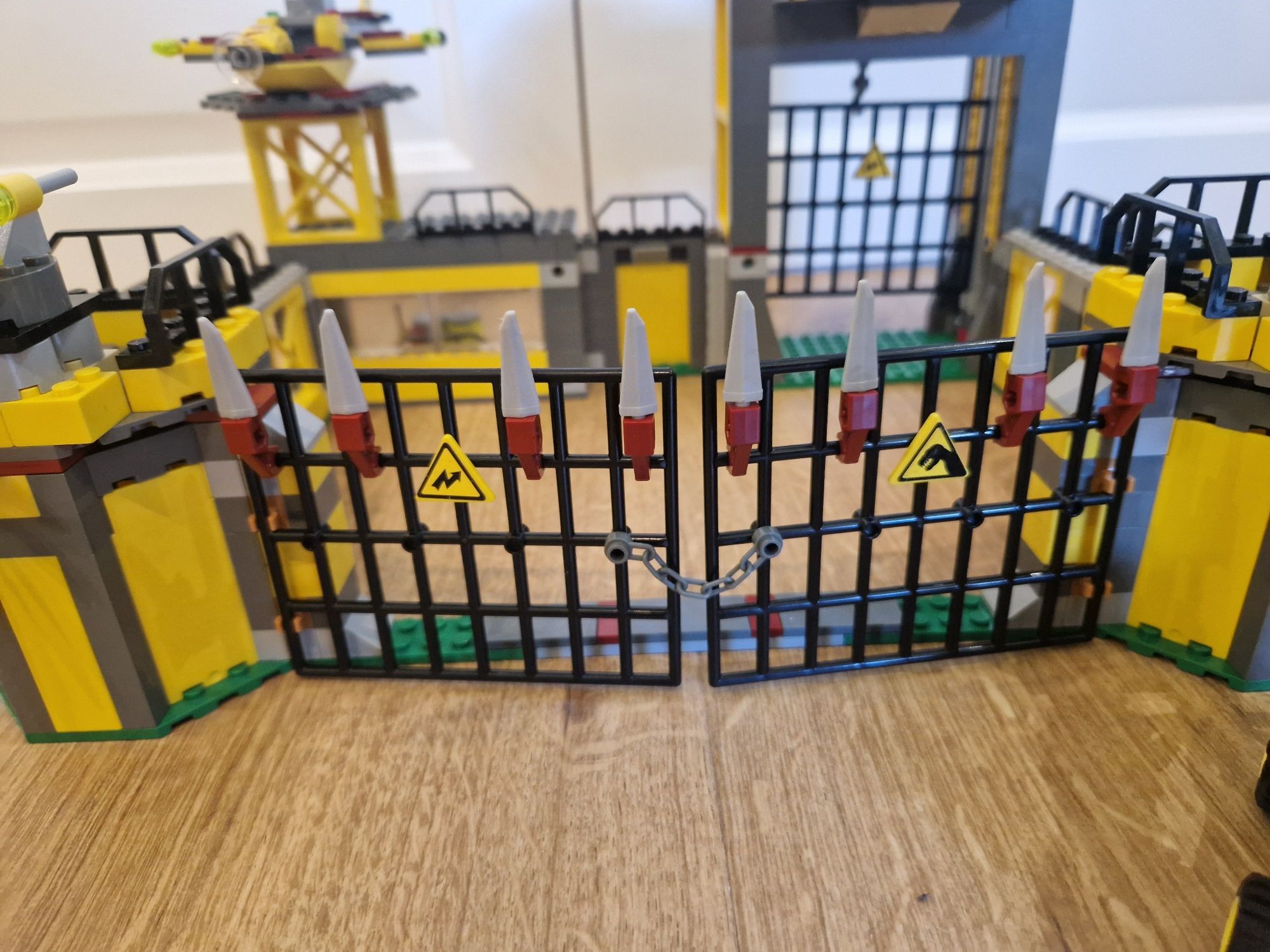 Lego dino 5887 kwatera obrony