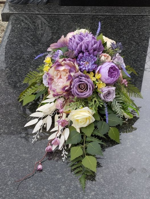 Stroik na grób cmentarz pomnik kompozycja wiązanka sztuczne chryzantem