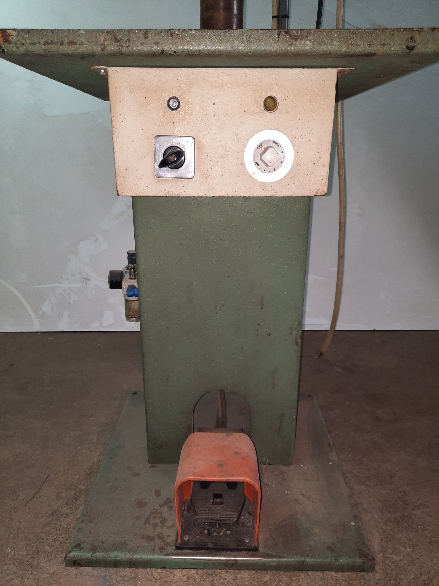 Máquina de timbrar e numerar