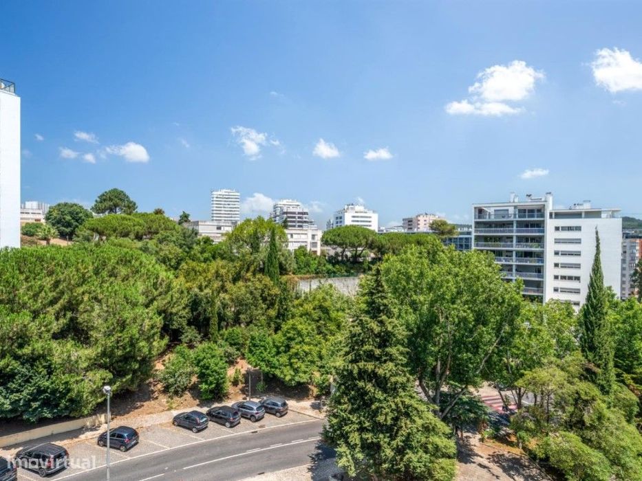 Apartamento T3 com Varandas e Excelente Localização - Algés