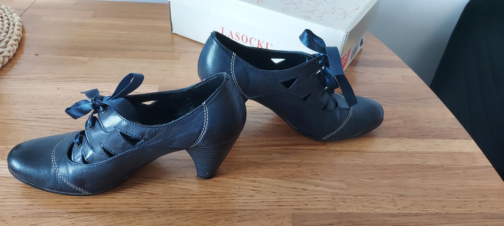 Czółenka niebieskie Lasocki r.37