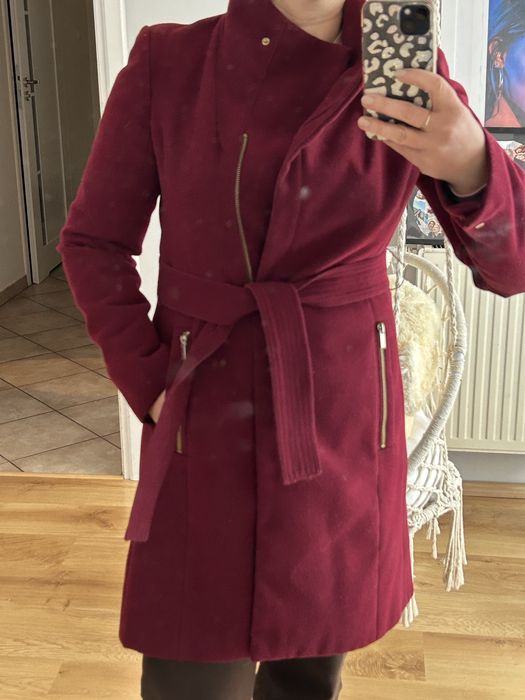 Bordowy płaszcz wiązany stradivarius 38