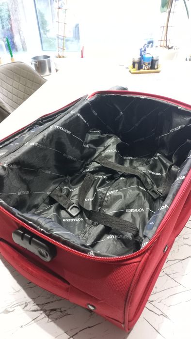 Чемодан на колёсиках