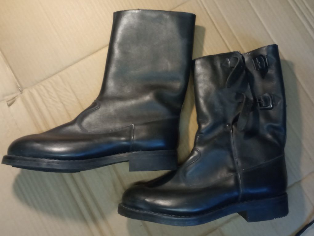 Buty MO milicjanta PRL dobrze zachowane Nowe  . Zwróć uwagę na spodu .