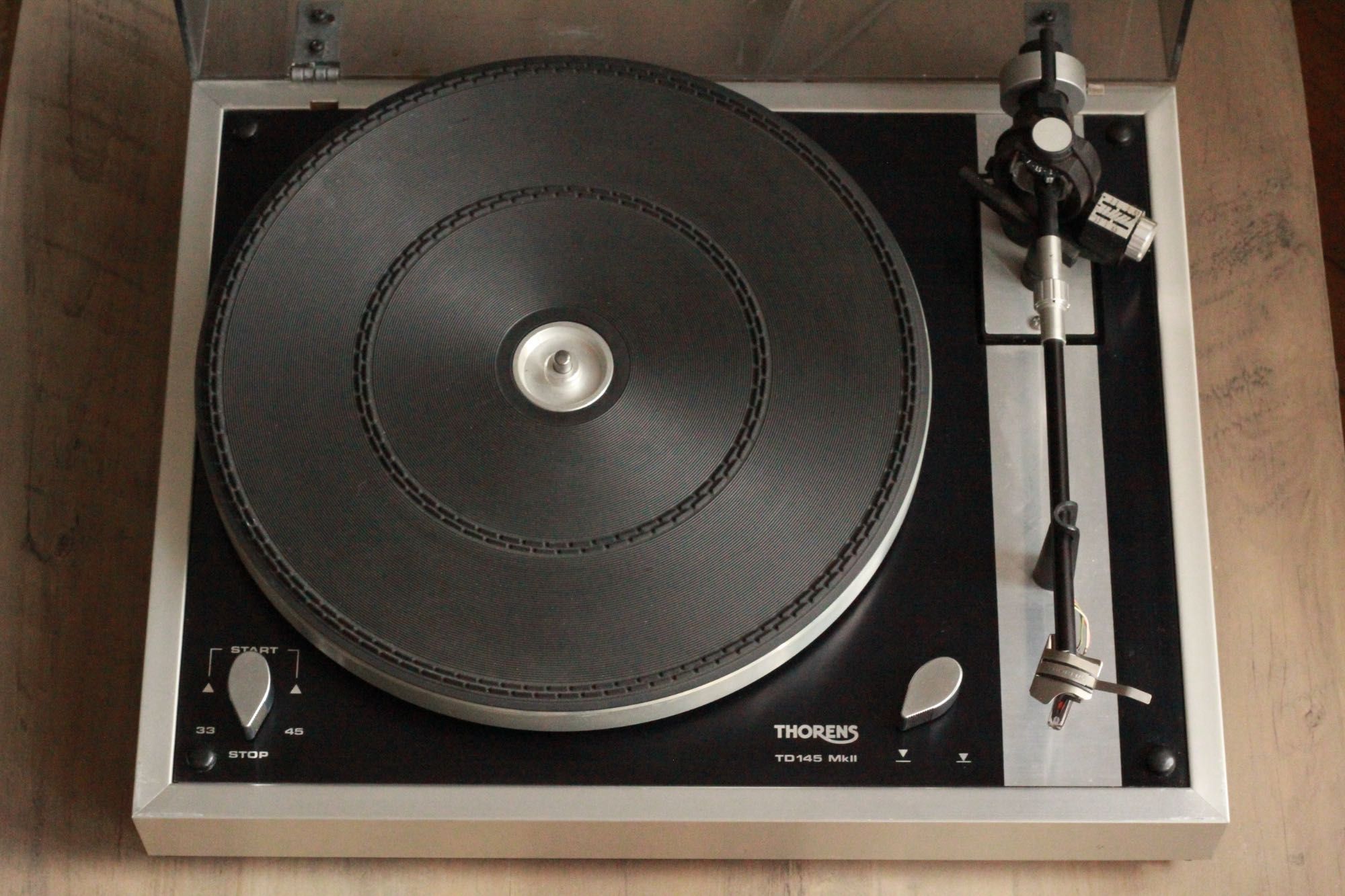 Gramofon Thorens TD 145 Mk II