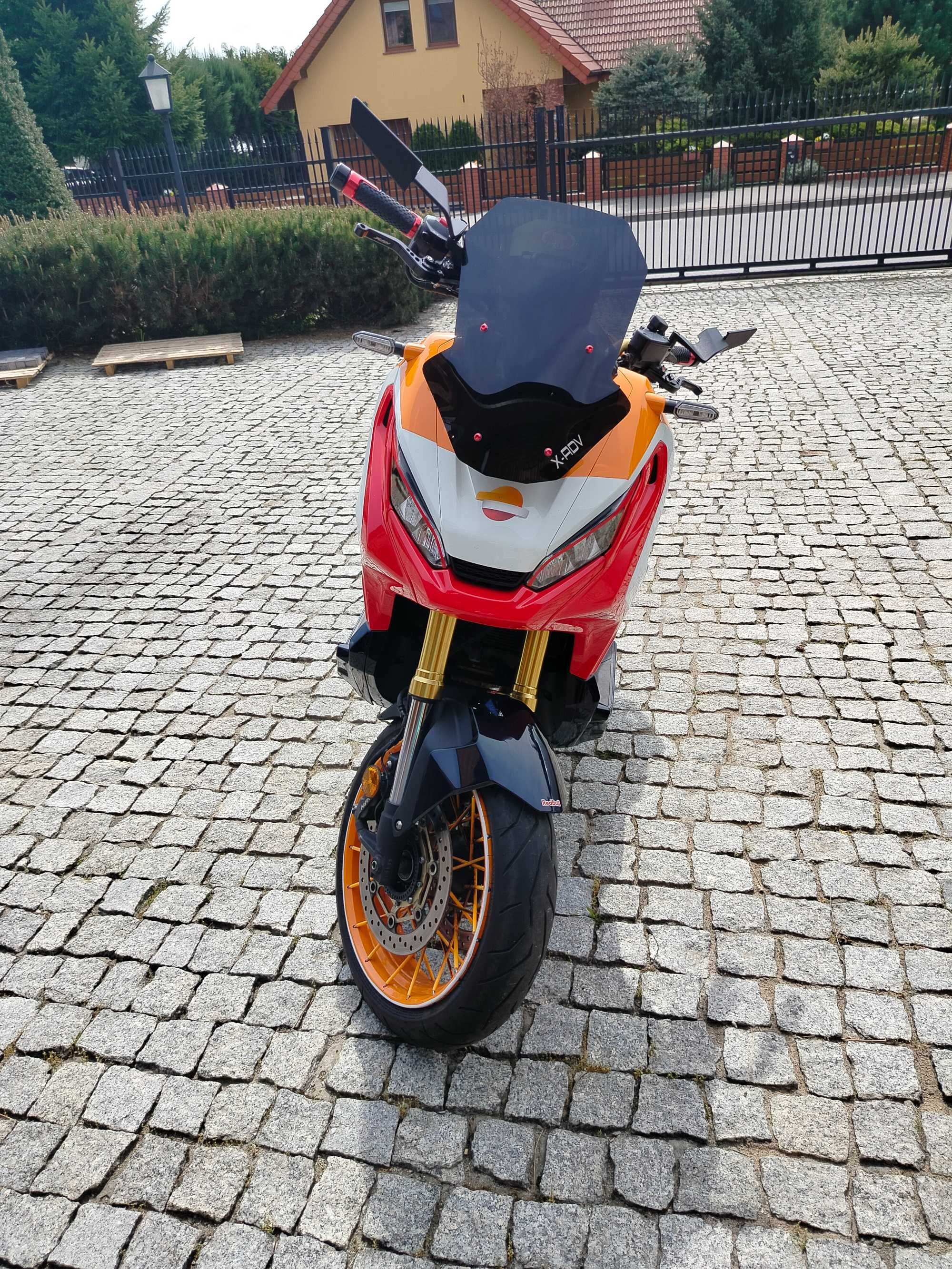 Honda XADV-750  Repsol Limited Edition Arrow T-max 530 Forza