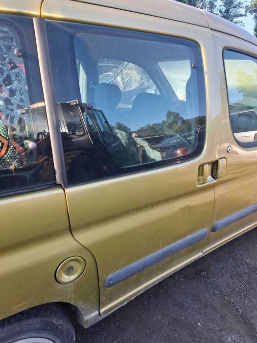 Szyba prawy bok drzwi przesuwne Citroen Berlingo I