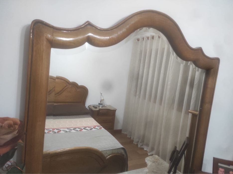 Quarto de madeira maciça