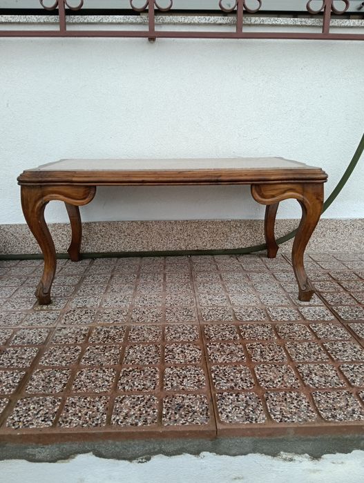 Mesa de sala em madeira maciça