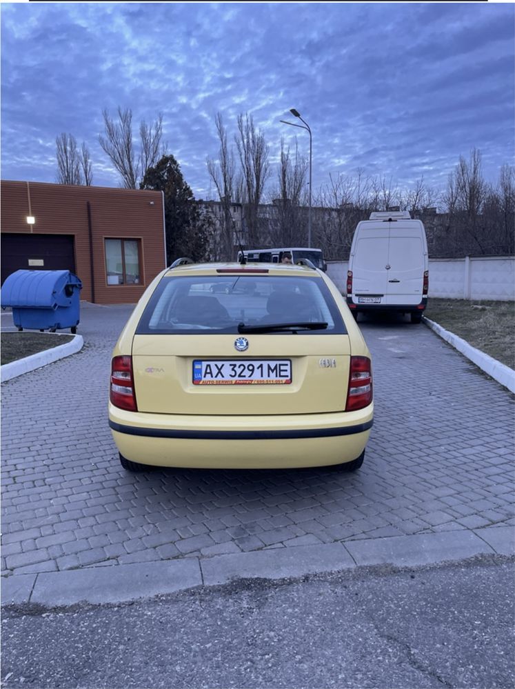 SKODA FABIA 2004 1.4 л