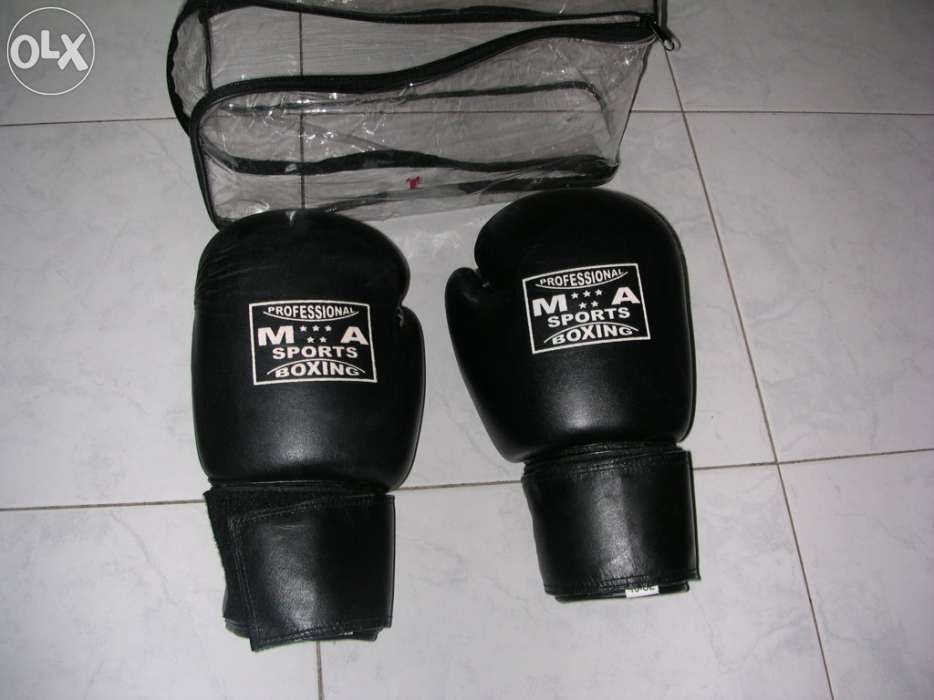 Luvas de Boxing e caneleiras Novas