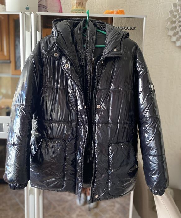 Стильная чёрная зимняя дутая куртка лак зимова курточка зима с поясом