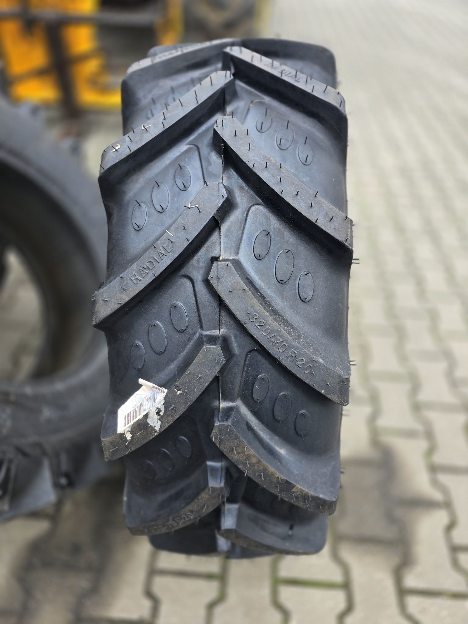 Opona 320/70r20 BKT