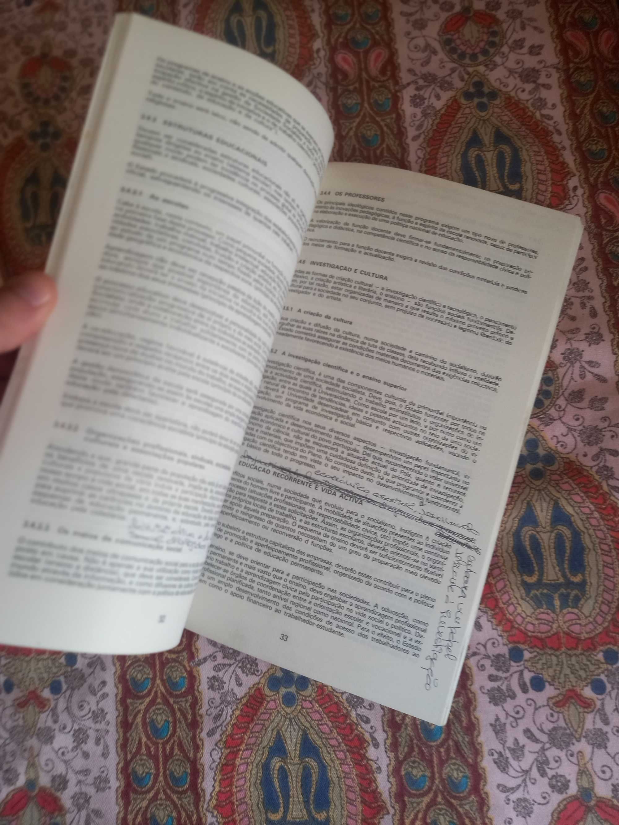Dois livros folhetos do Partido Socialista em 1973 e em 1974