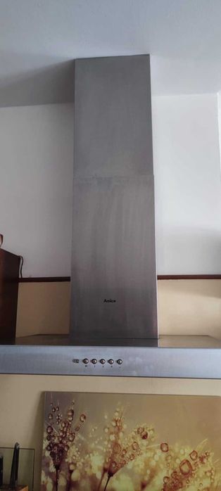 Okap kuchenne w stalowym kolorze