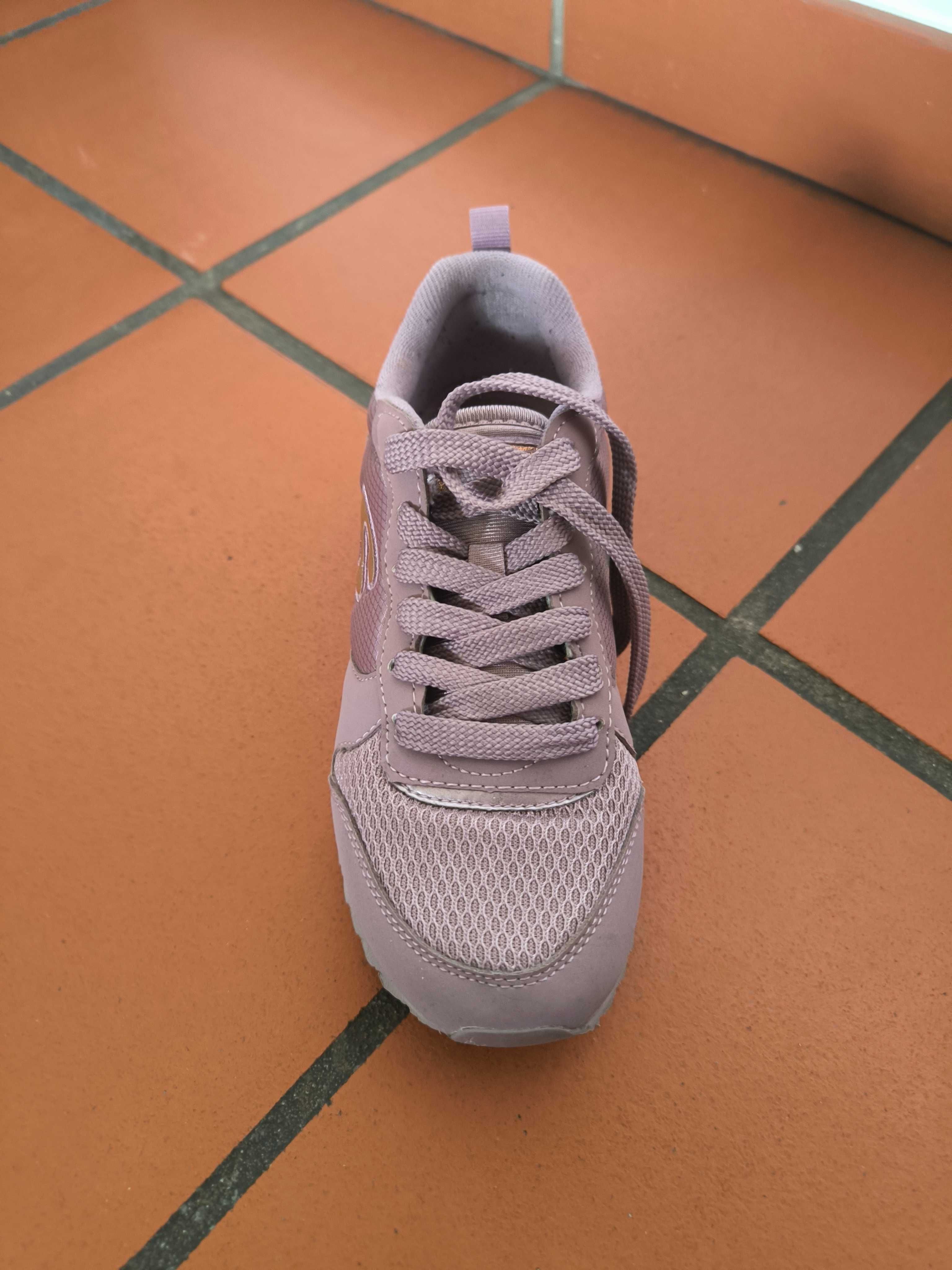 Vendo Skechers novas