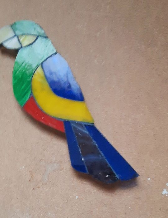 Mozaikowy ptak że szkła barwionego