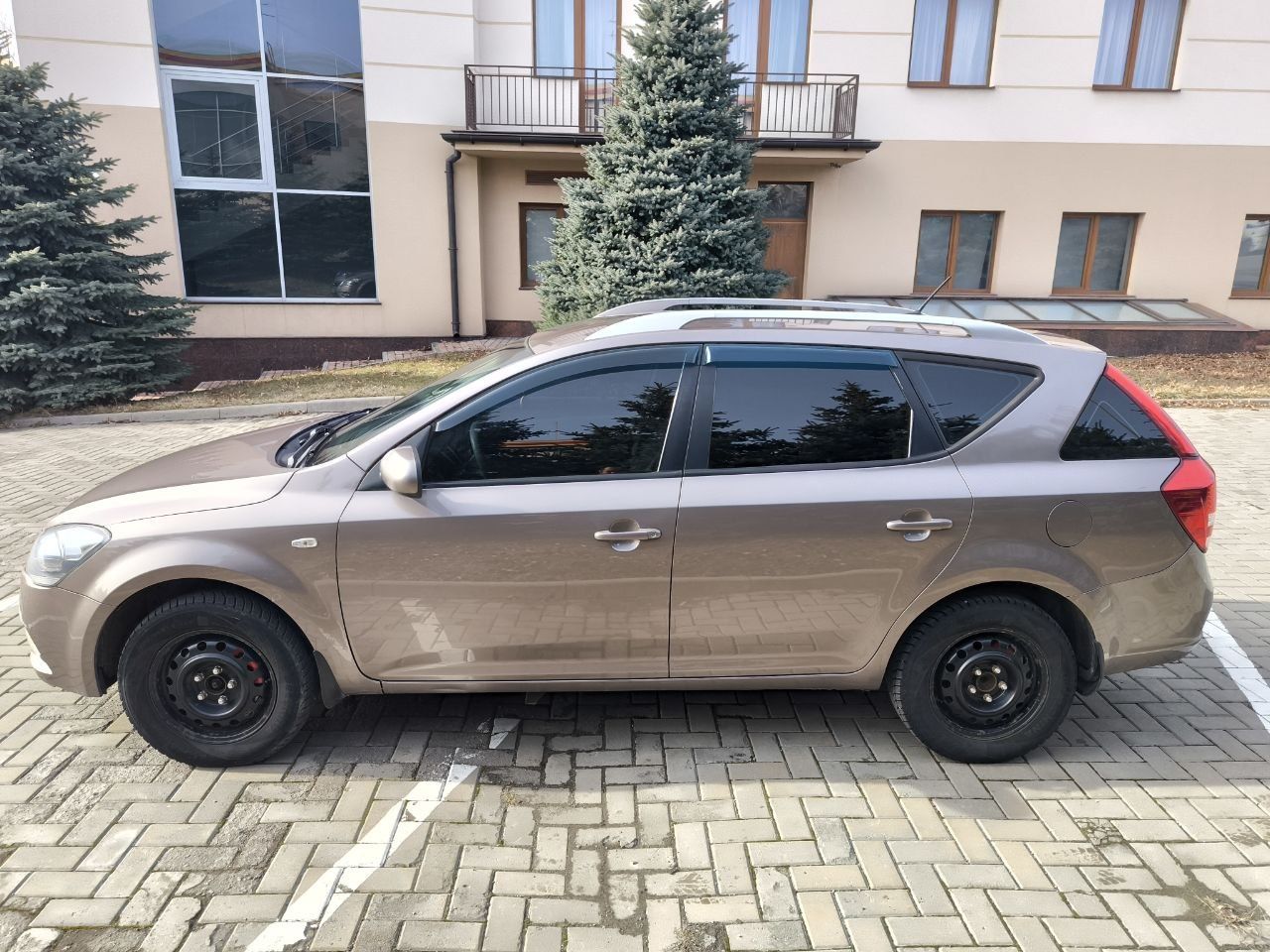 Авто машина KIA CEED