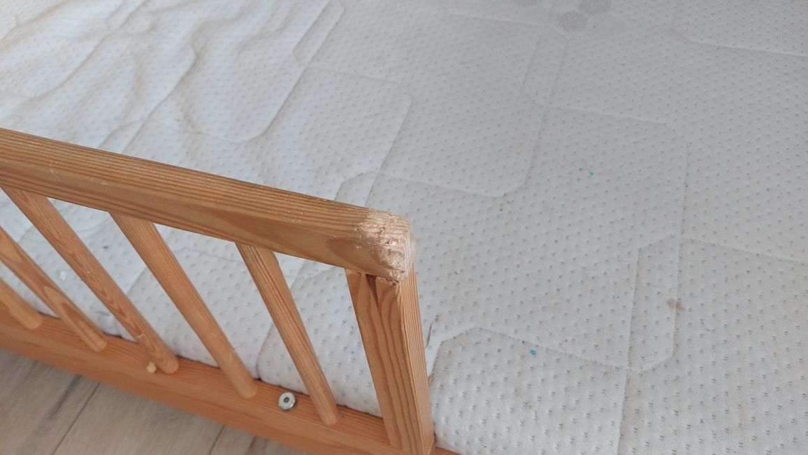 Łóżko dziecięce 140x70, z barierka