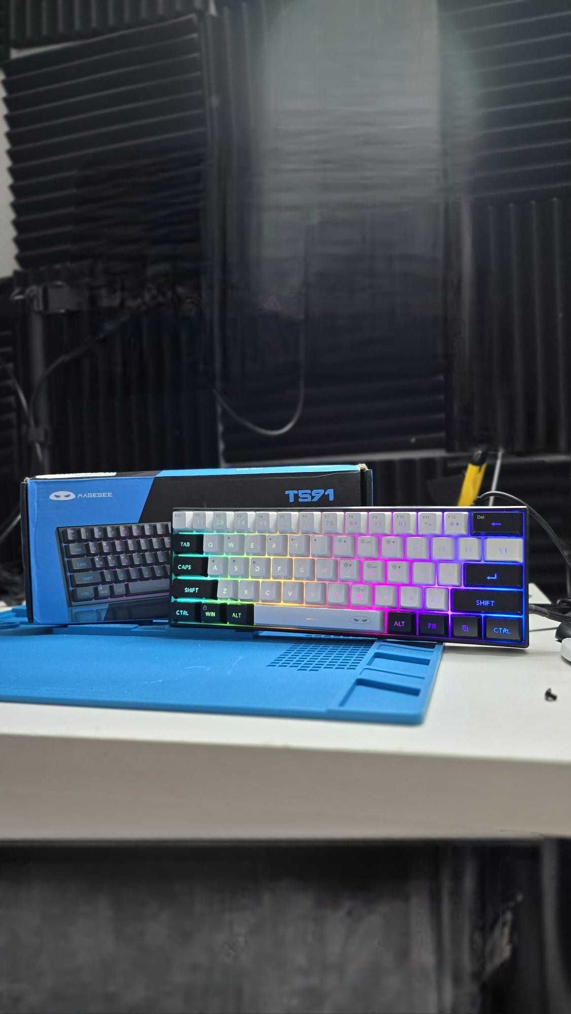 Teclado Gaming 60% RGB MageGee TS91 - NOVO