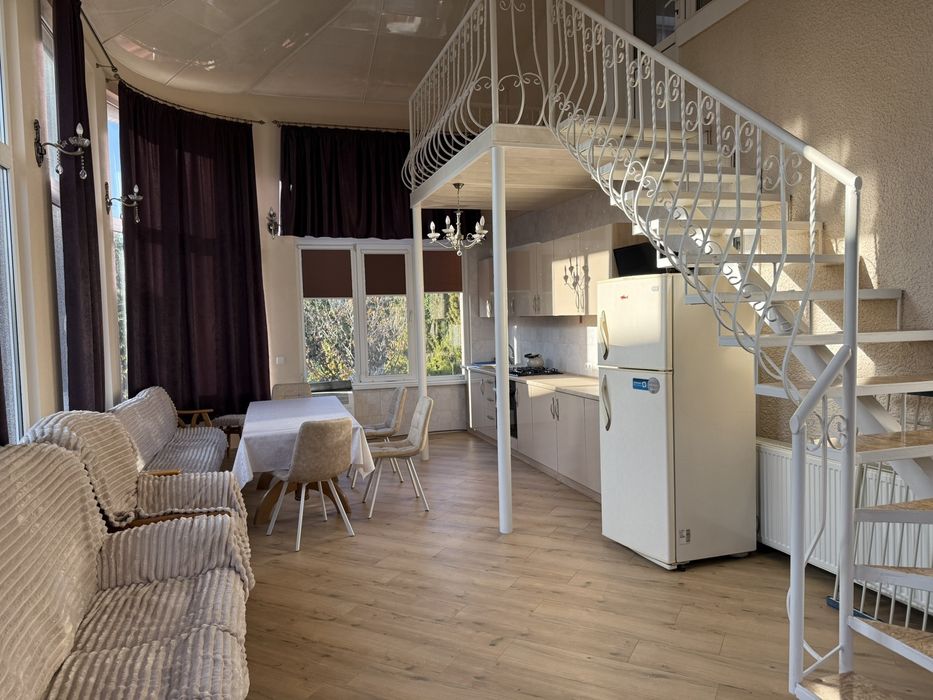 Сдам дом Архитекторская  с ремонтом 4 к 150 м ,место для авто! Киевски