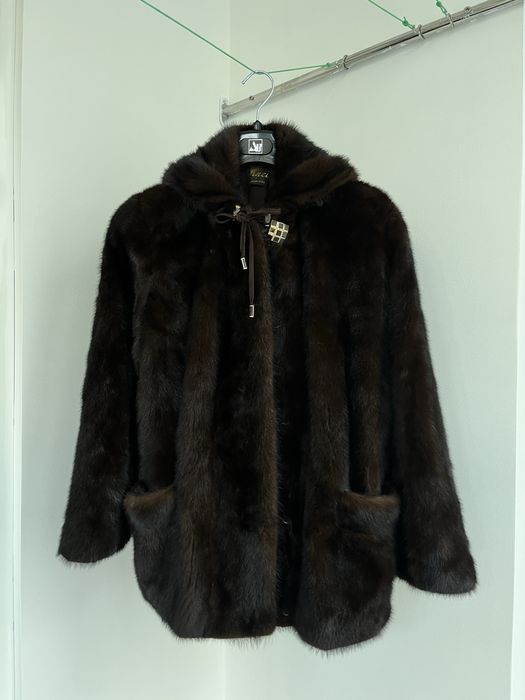 Шуба норкова коротка темно-коричнева