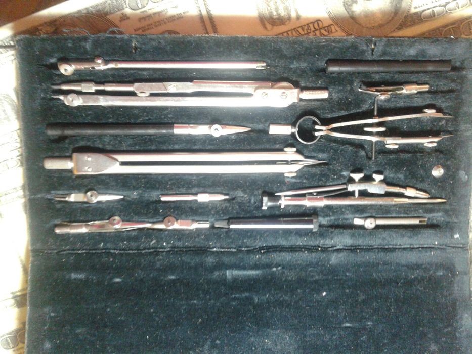 Готовальня приладдя для креслення