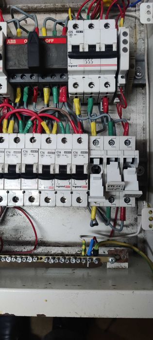 Електричний щиток на два ввода.