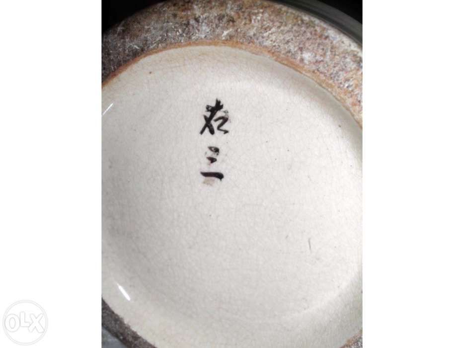 Grande antiga jarra japonesa Satsuma em cerâmica pintada à mão