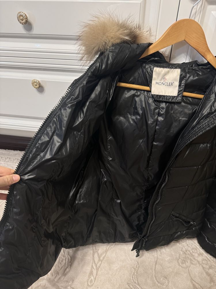Курточка Moncler