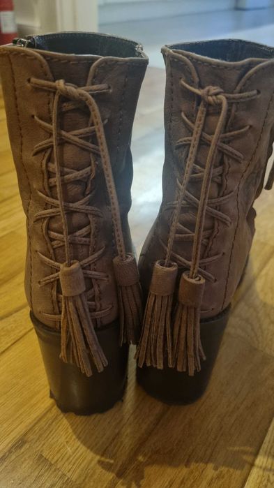 Botins tacao alto castanhas