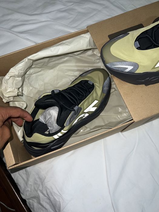 YEEZY BOOST 700 usada 1x