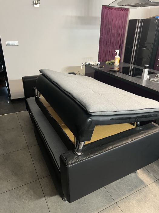 Narożnik z funkcją spania i pojemnikiem na pościel