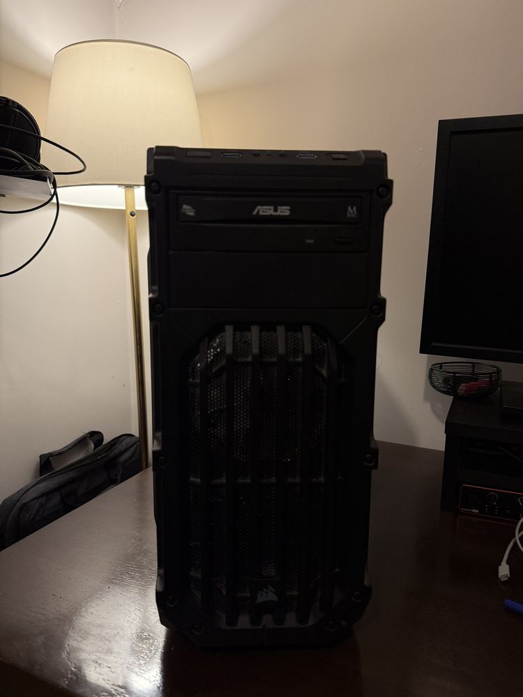 Komputer stacjonarny i5 / 8 GB RAM / Windows 10 Pro