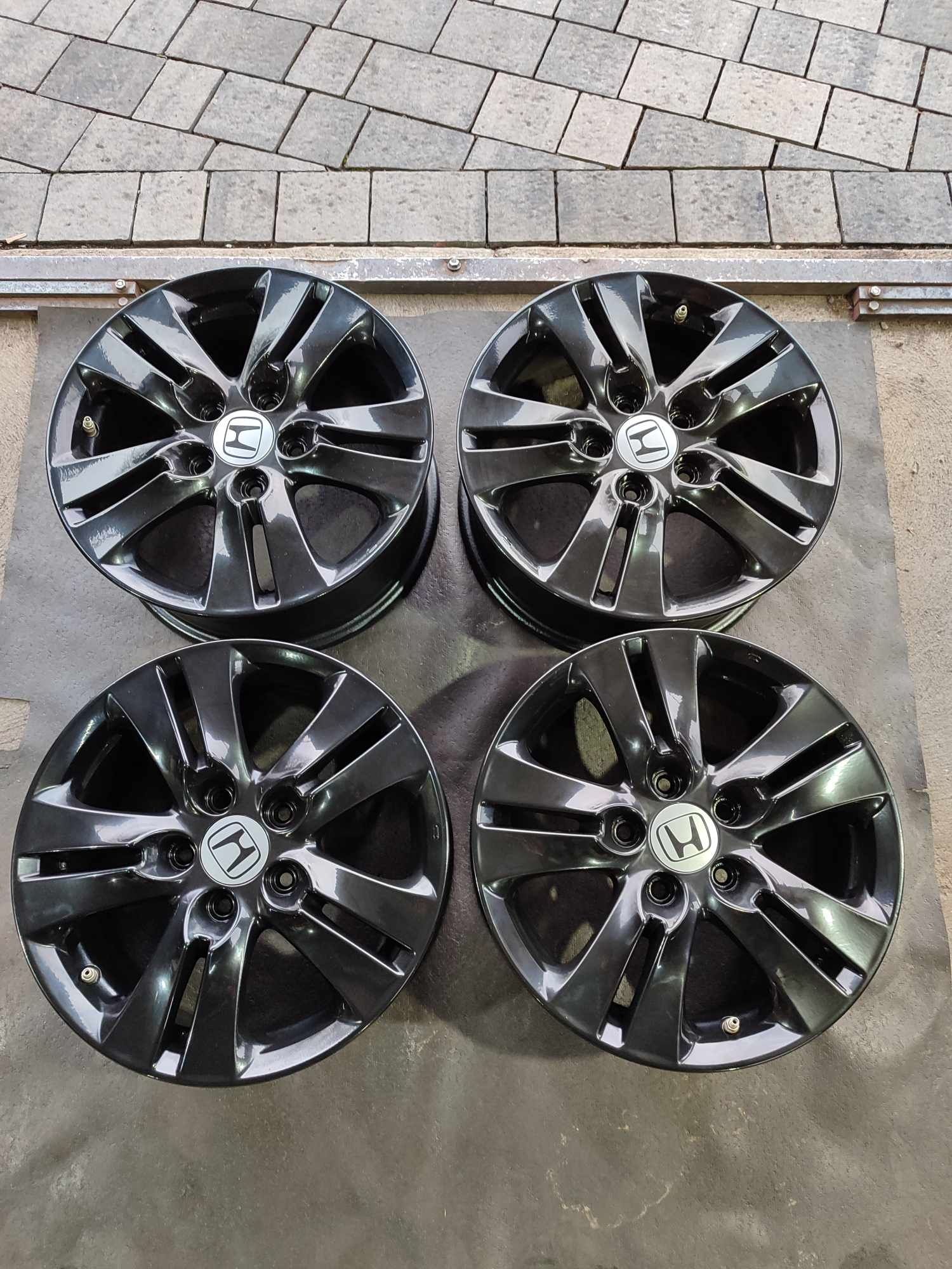 Felgi aluminiowe R16 5x114.3 Honda Hyundai Kia Toyota czarny połysk