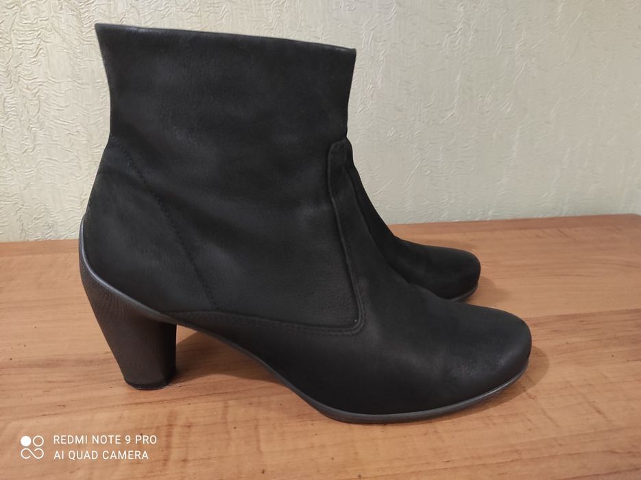 Ботинки жіночі демісезонні Ессо, розмір 39, натуральний нубук
