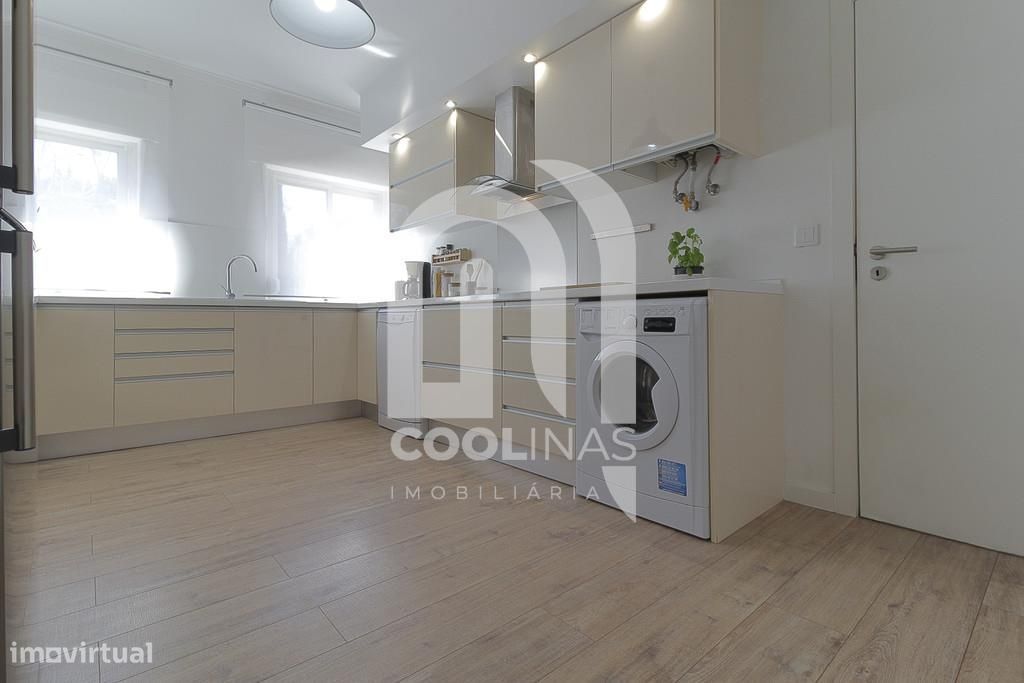 Apartamento T3 transformado em T2 no Borel.