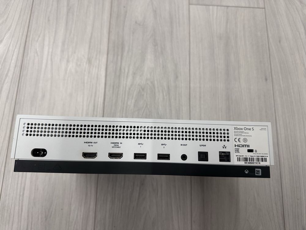 Ігроова консоль Xbox One S  на 1т