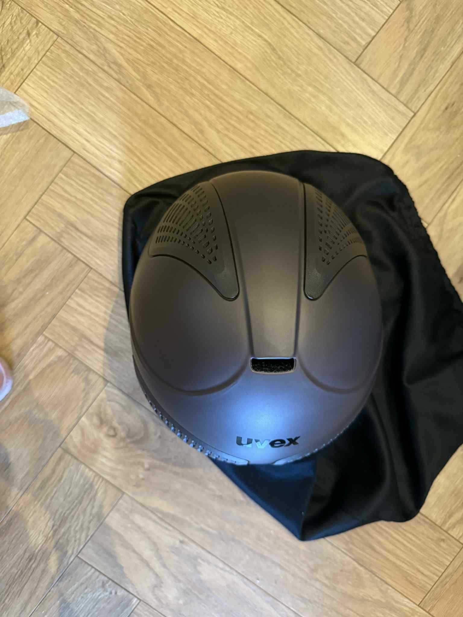 Kask jeździecki Uvex Exxential II mocca mat 55-57cm
