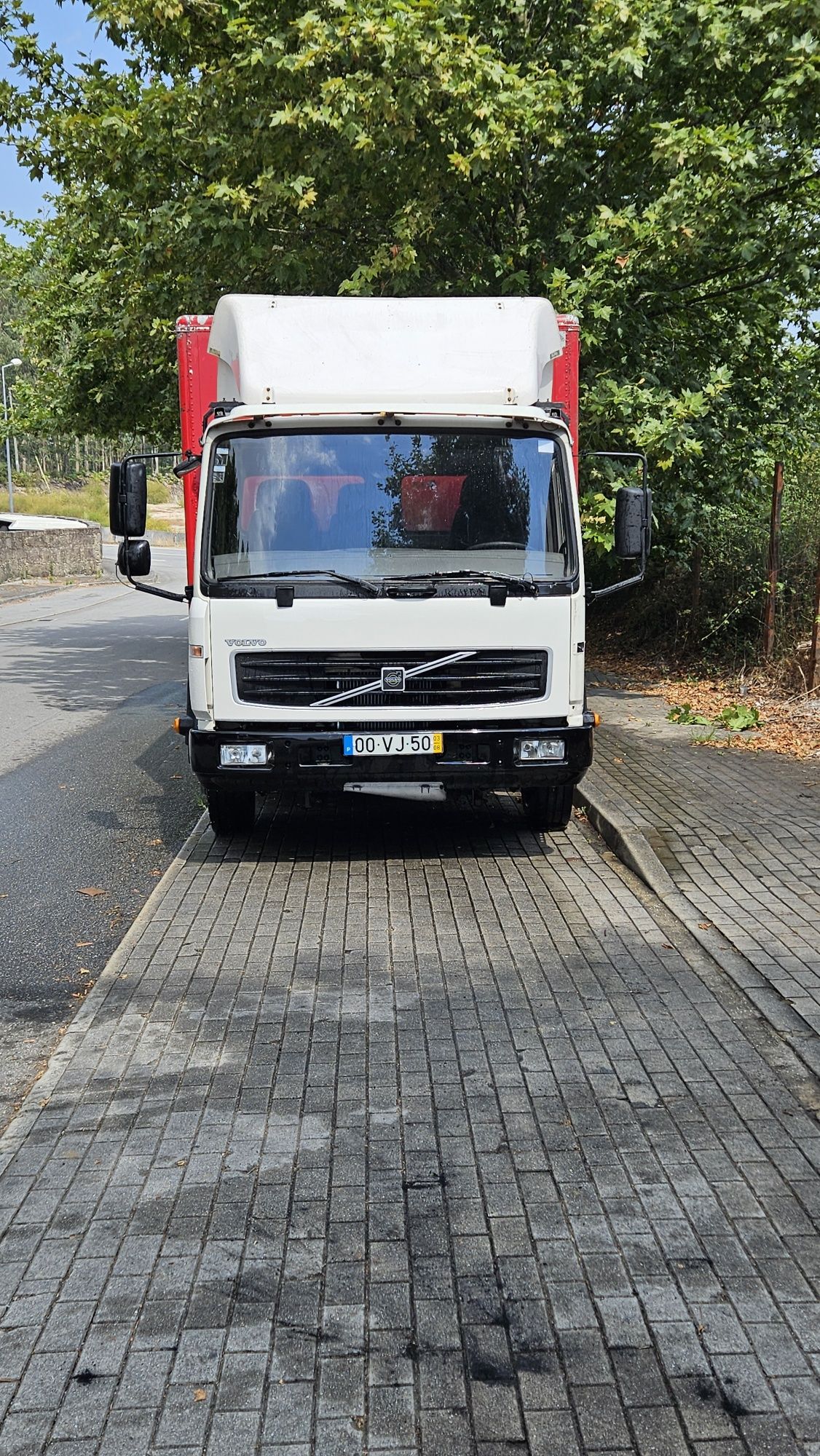 Volvo FL6 180 ano 2003
