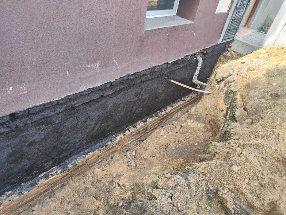 Hydroizolacja fundamentów minikoparka drenaż odwodnienie przyłącze