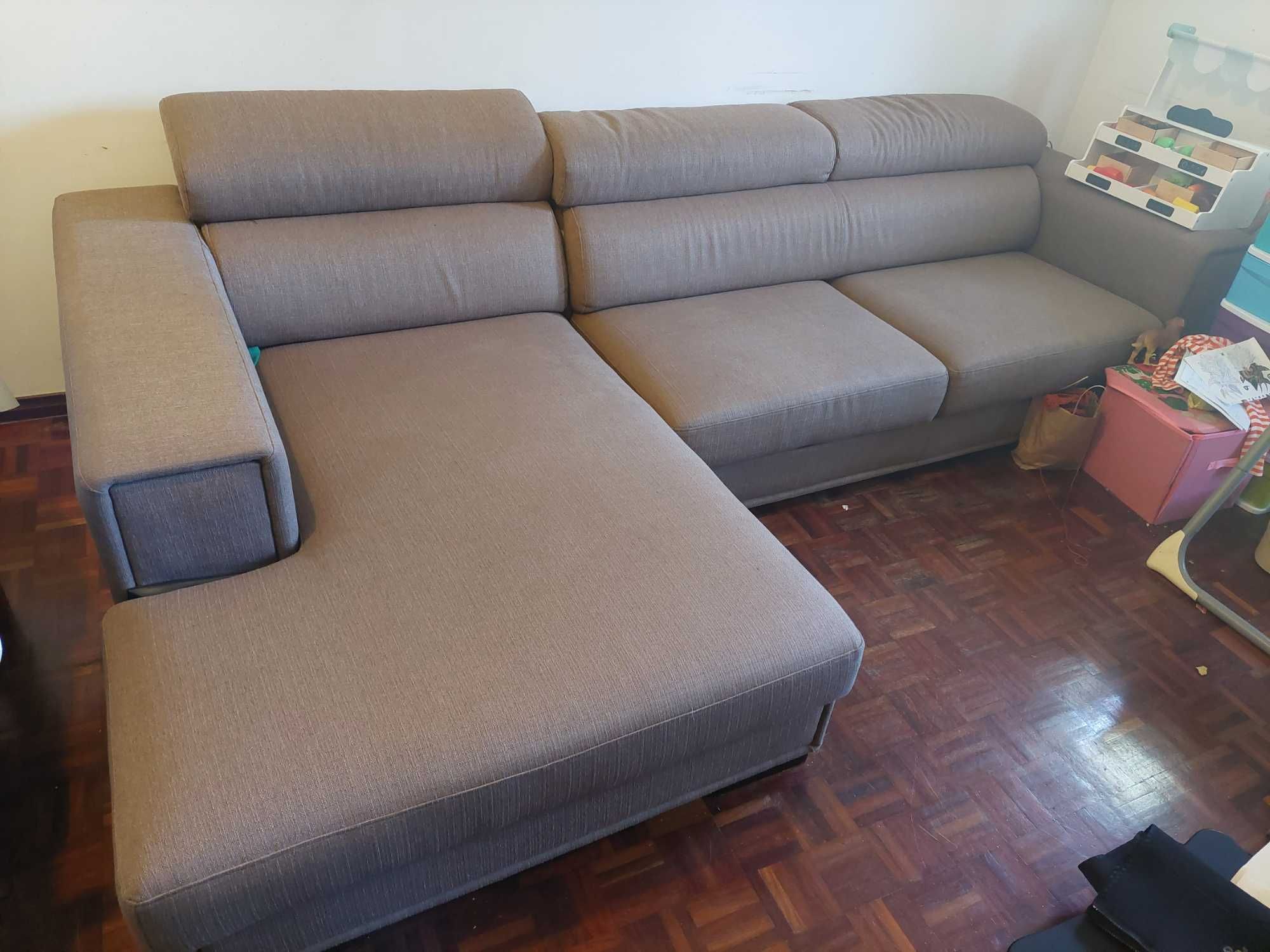 Sofá de 3 lugares com chaise long