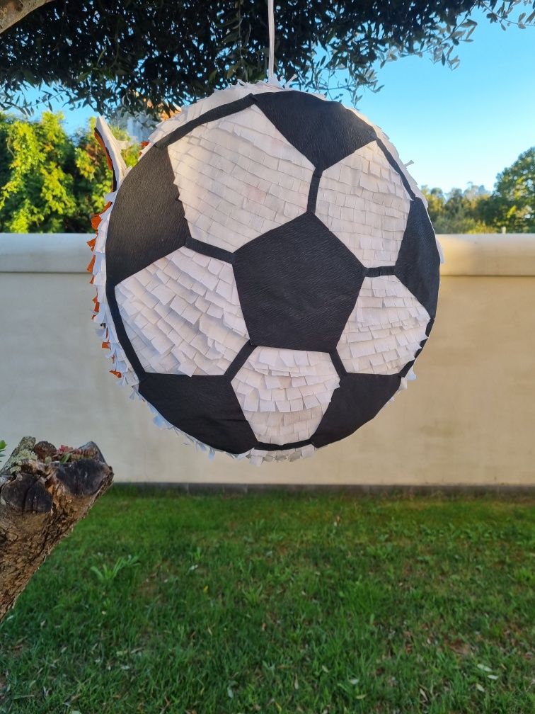 Vendo pinhatas personalizadas  para tua festa desde  15€ para tudo tip